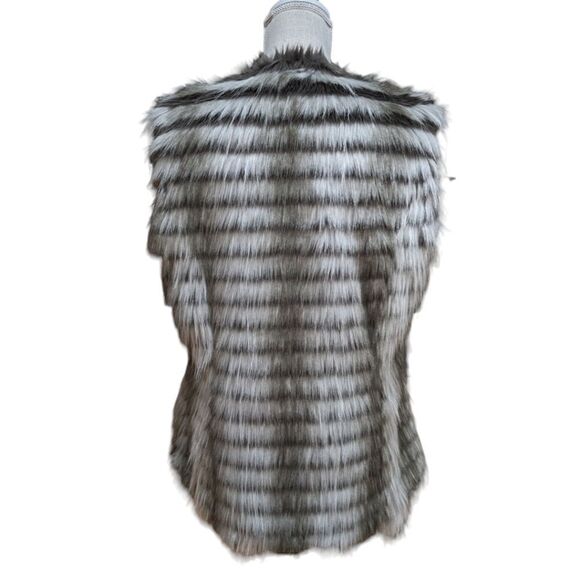 LIKE NEW VIA SPIGA Women's Faux Fur Zip Up Vest Faux Leather Trim Size L - Picture 2 of 11